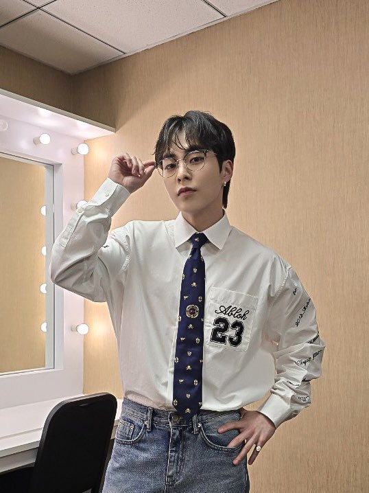 시우민 최근 스타일링 지독하게 쿨이었던게 너무 웃곀ㅋㅋㅋㅋㅋㅋㅋㅋㅋ 스타일리스트팀이 쿨에 진심임