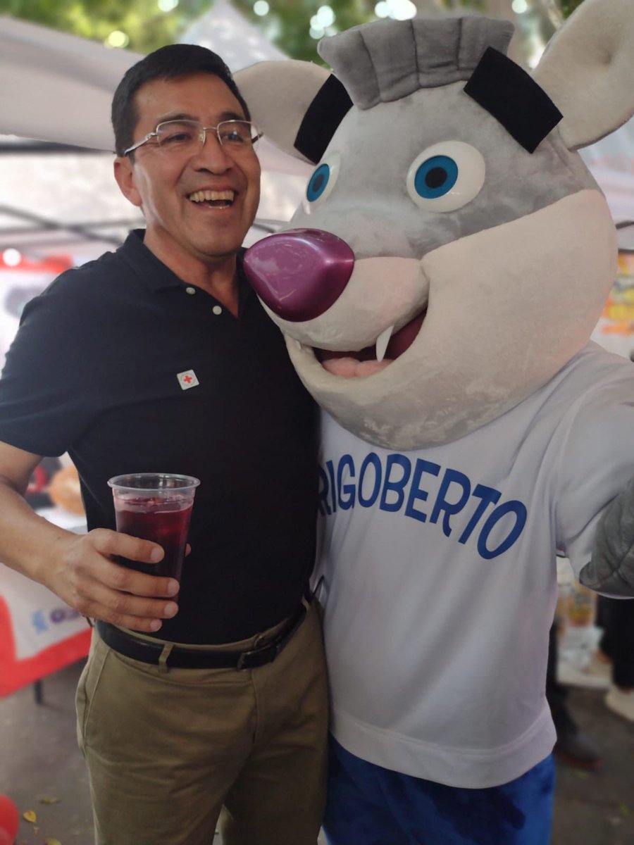 Hoy 19 de Abril se hace realidad en Botarga la mascota de @CHOSAPuebla muchas gracias a mi gran amigo Ricardo López Welti un excelente Lic. en artes plásticas !!! El Lobo Trigoberto es una realidad !!!