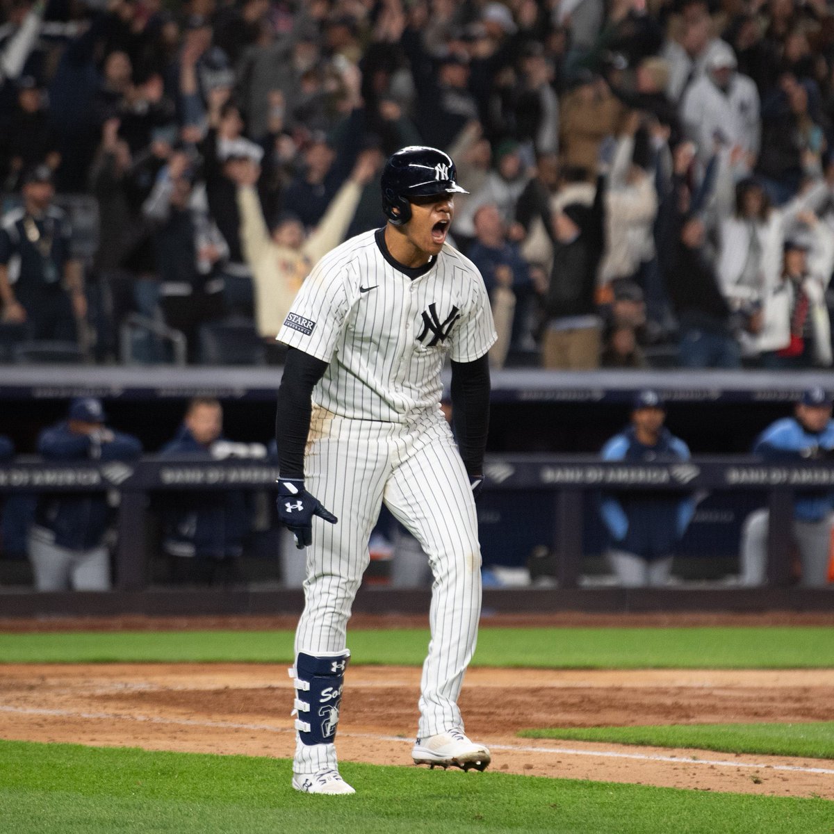 JoezMcfLy's tweet image. Ive seen sooooo many shrink when they put on the pinstripes… good to GREAT players. Only a few have played as if ny and the pressure of being here isnt even an issue.. Juan Soto you are on the short list