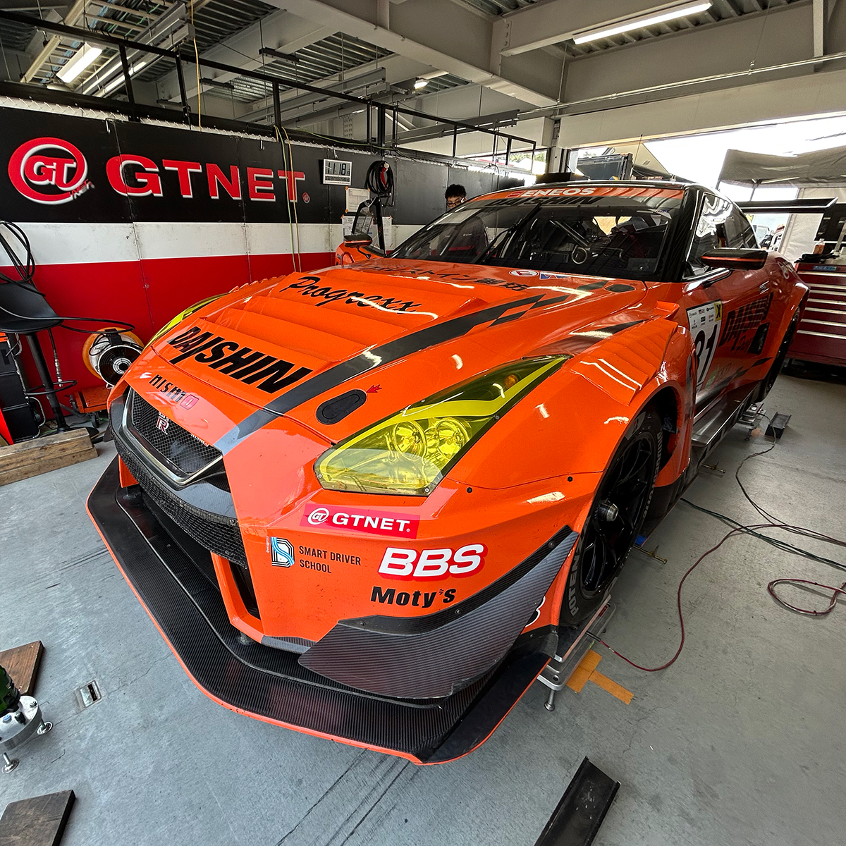 GTNET_sns's tweet image. 今シーズンもTEAM DAISHINとタッグを組み総合優勝を目指します！本日は明日の開幕戦に向けセッティング中！皆様、応援よろしくお願いいたします。
#スーパー耐久 #gtnet #gtr #Nissan #GT3