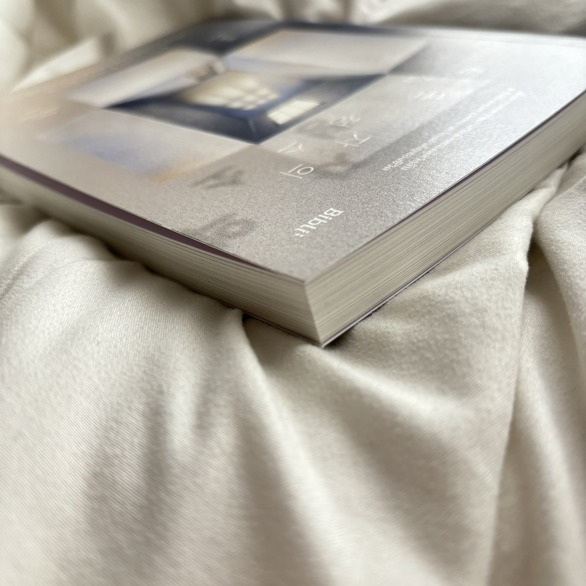BookendsBooks's tweet photo. : #บริการสุดท้ายแด่ผู้ตายเก็บกวาดความแตกสลายของชีวิต ♥
◻▪ เมื่อการทำความสะอาดบ้านของผู้ล่วงลับ ทำให้ค้นพบความหมายเรื่องสำคัญของชีวิต
.
.
.
ราคาปก 295 บาท
ส่งต่อ 190 บาทรวมส่ง
➡ สอบถามขอรายละเอียดเพิ่มเติมใน DM นะคะ 
#หนังสือมือสอง #ส่งต่อหนังสือ #แนะนำหนังสือ #หนังสือน่าอ่าน https://t.co/zlV3KHqJ4n