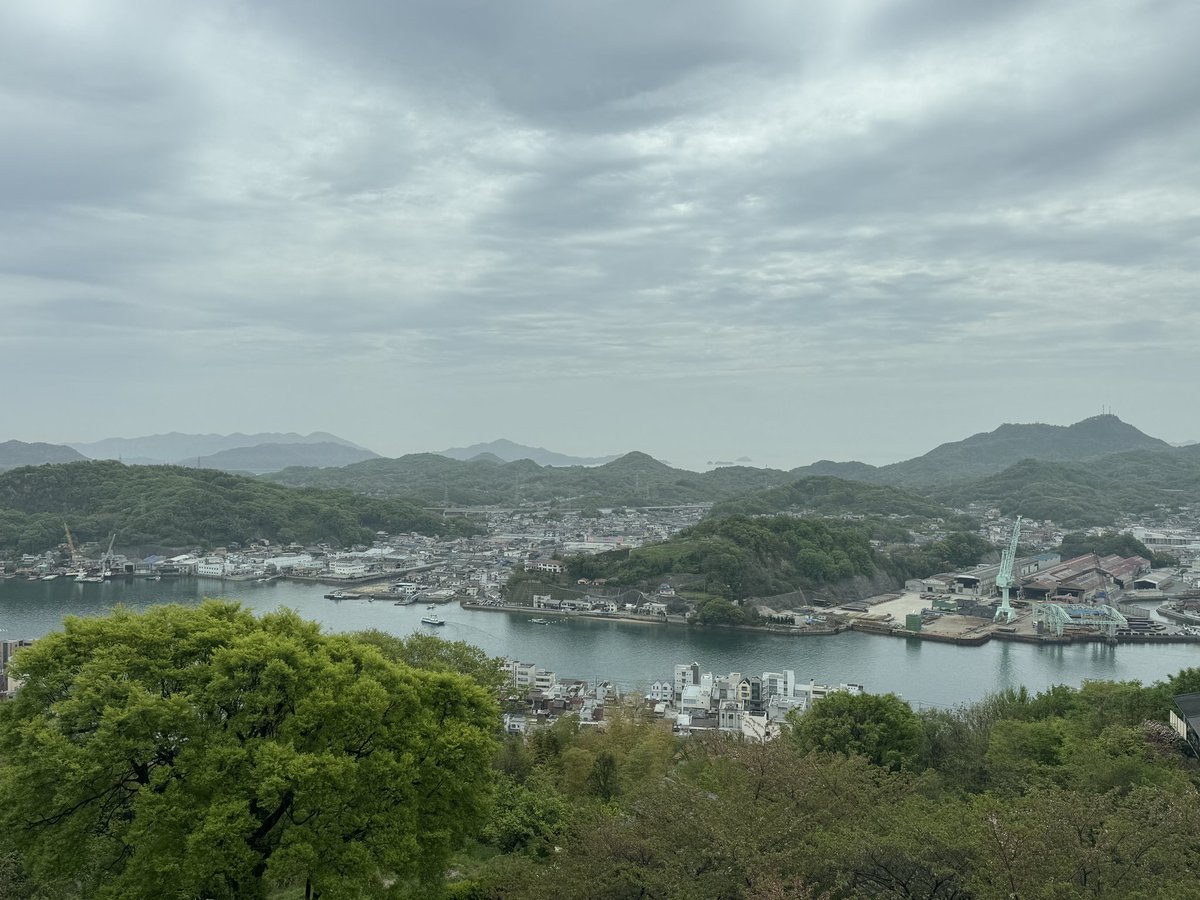 【午後の尾道水道 Onomichi Channel in this afternoon】こんにちは。 ただいま特別展「海からの贈りもの」開催中！よろしくお願いします。#尾道水道 #尾道 #日本遺産