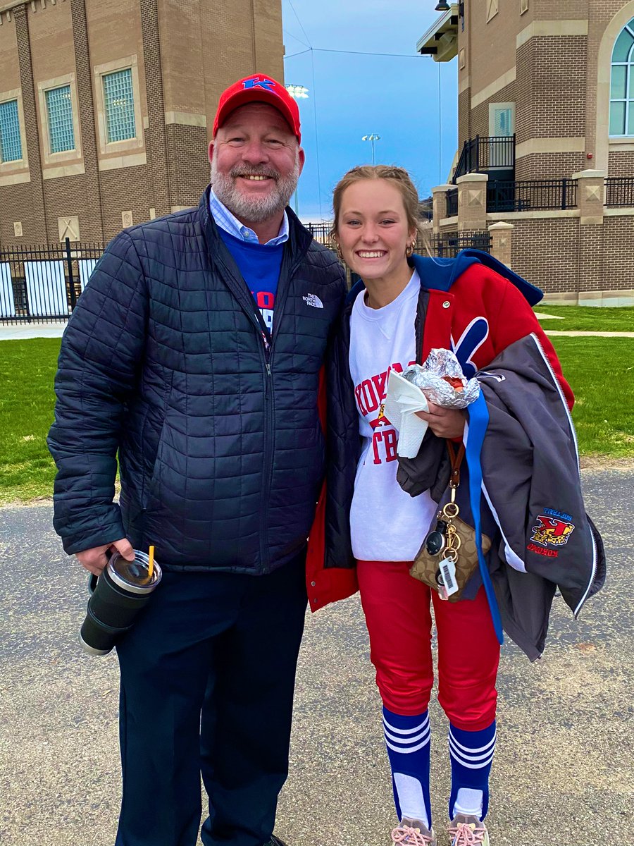 Reunions are so sweet. 🥺 These are some of the kindest and top notch young ladies you’ll ever meet! Loved seeing them tonight! We are so proud of you! ❤️🥎💙<a href="/KHSKatsCoach/">Principal Susong</a> <a href="/taylorreed08/">Taylor  Reed</a> <a href="/Liliana_L_09/">Liliana</a> <a href="/HalleHelmberge1/">Halle Helmberger</a> <a href="/DaniTate_/">Dani</a>