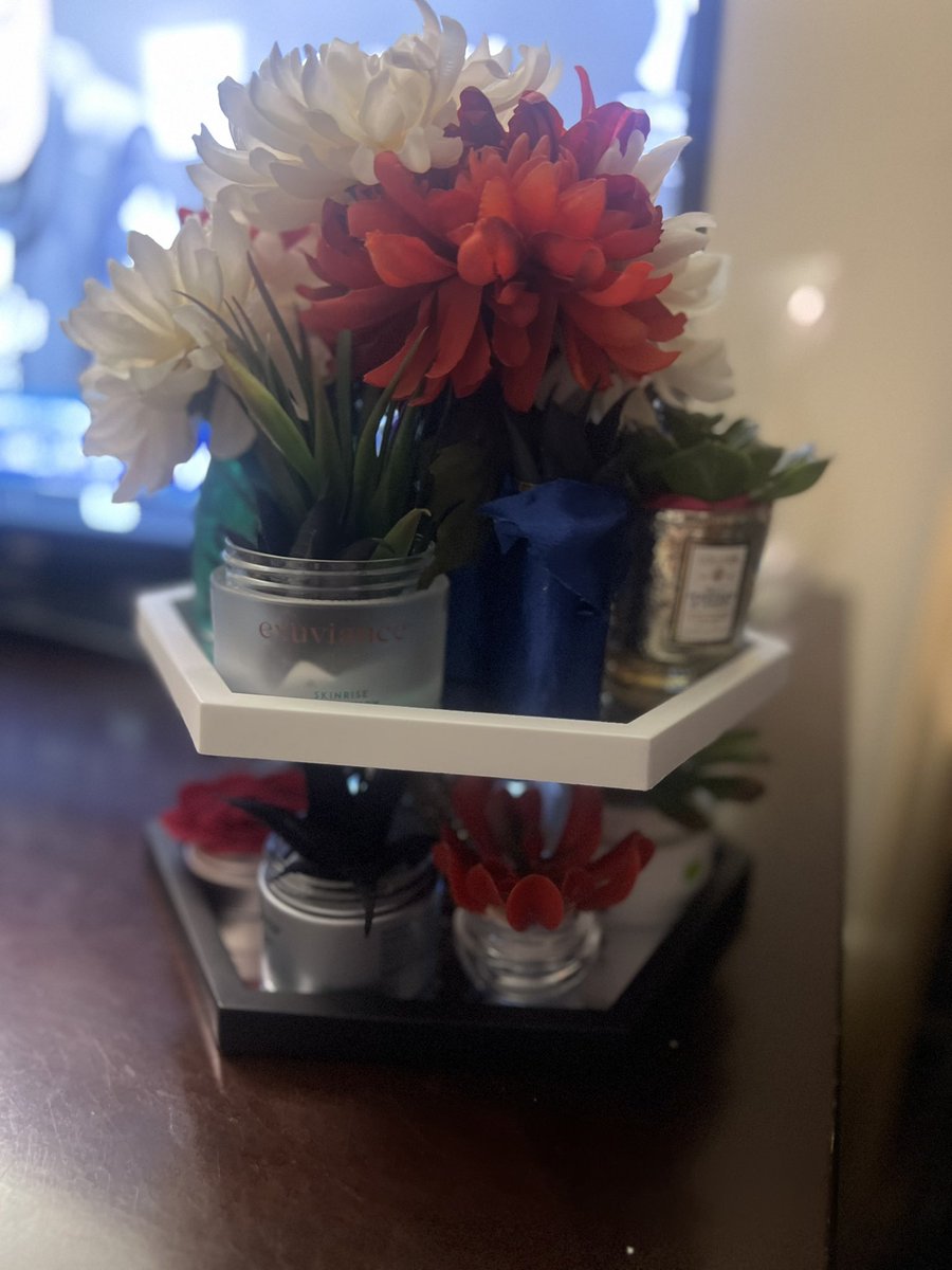 Been upcycling these plastic jars with faux succulents and flowers and today I made them a tower #craftersbecrafting #craftersgonnacraft #crafts