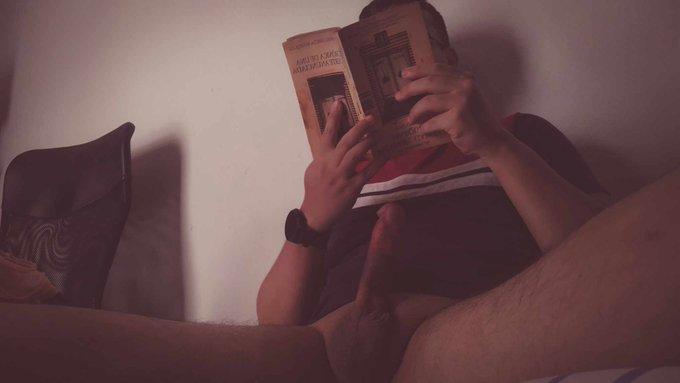 #DiaCivicoEs dedicarlo a la lectura 😏 https://t.co/VqrNuM9TRW<a href="/tag/diacivicoes"class="tags">#DiaCivicoEs</a>