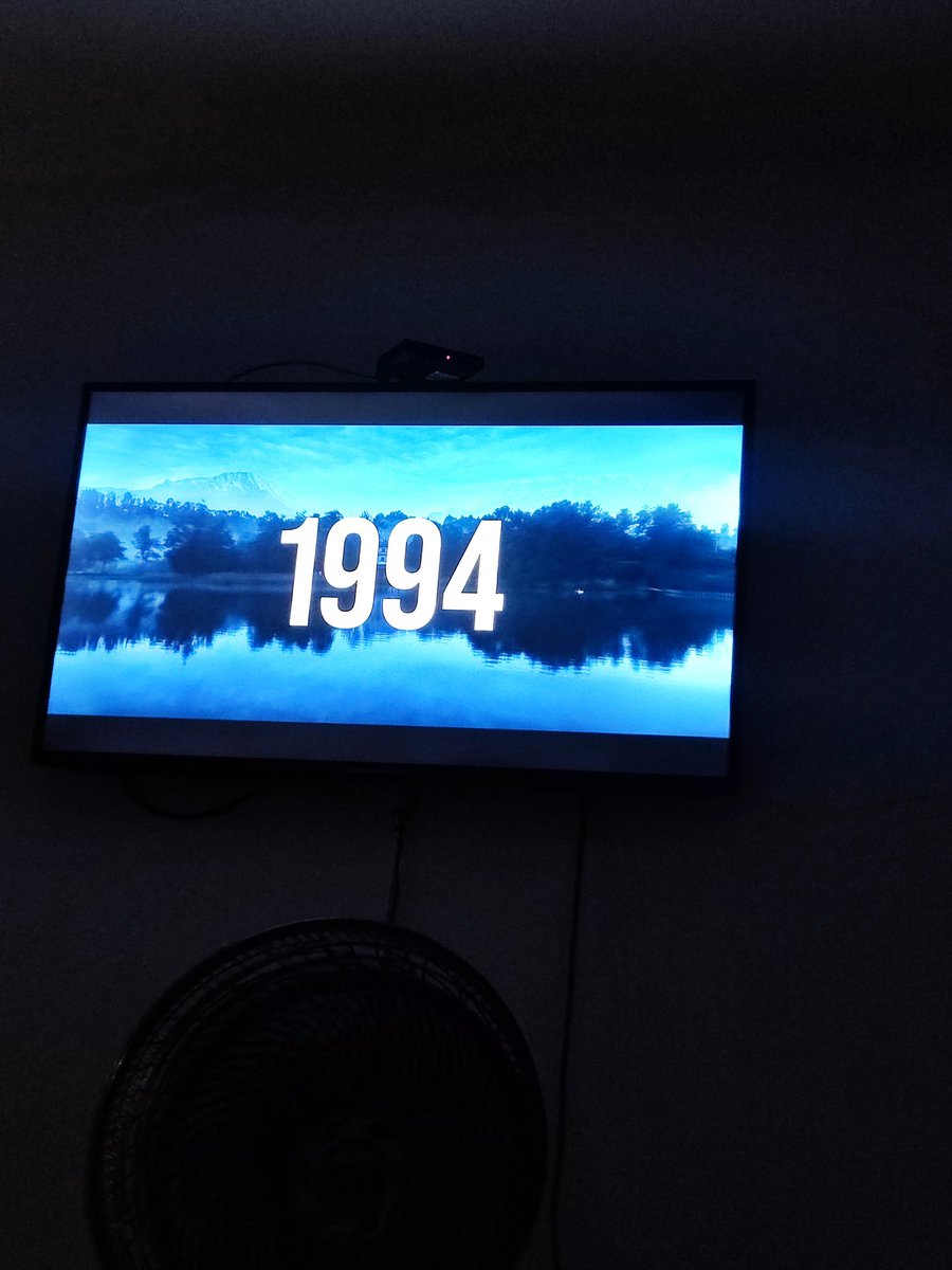 Antogq311's tweet photo. Mi novio en rumba y yo... Viendo mis documentales de asesinos 💕 https://t.co/RSLQsm3h0z