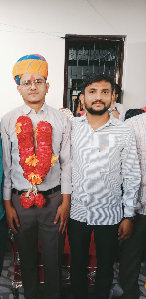 AnkitSolanki227's tweet photo. *IAS आईएएस अधिकारी रविंद्र कुमार पुत्र जीवाराम बुनकर के 138वीं रैंक प्राप्त कर अपने पैतृक गांव मंडार एवं सिरोही जिले का नाम रोशन किया, प्रथम बार मंडार पहुंचने पर (कलेक्टर साहब) का जोरदार स्वागत बहुत बहुत बधाई 
#IAS https://t.co/7iO5kLoTGK