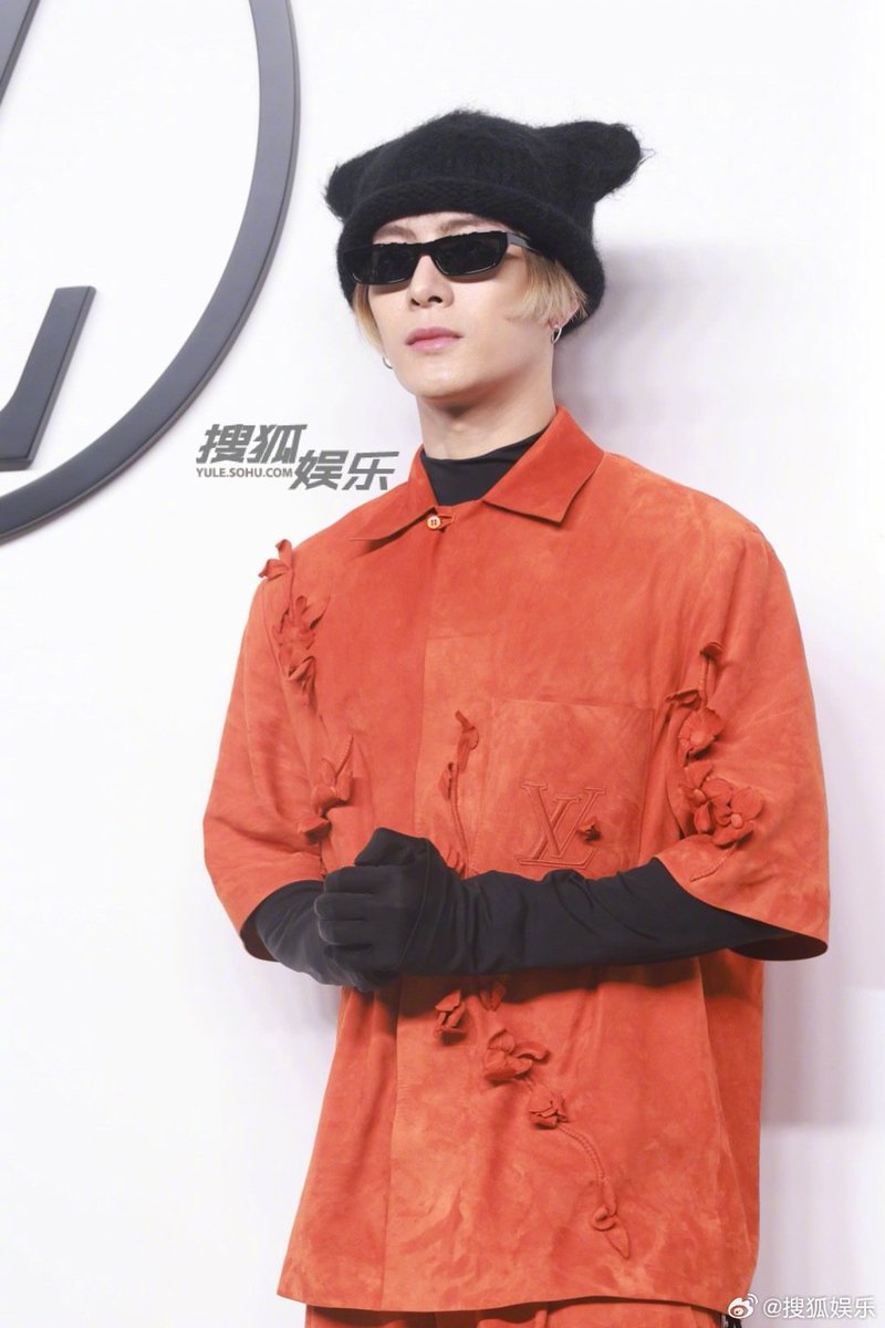 WangJiaErBrazil's tweet image. [#WEIBO] 18.04.24

Atualização de '搜狐娱乐' no Weibo (1/3)

Jackson Wang no desfile da #LouisVuitton #PREFALL2024 Voyager 

#JacksonWangLouisVuitton
#JacksonWang #王嘉尔 #잭슨 #TEAMWANG @JacksonWang852 

_thatha_