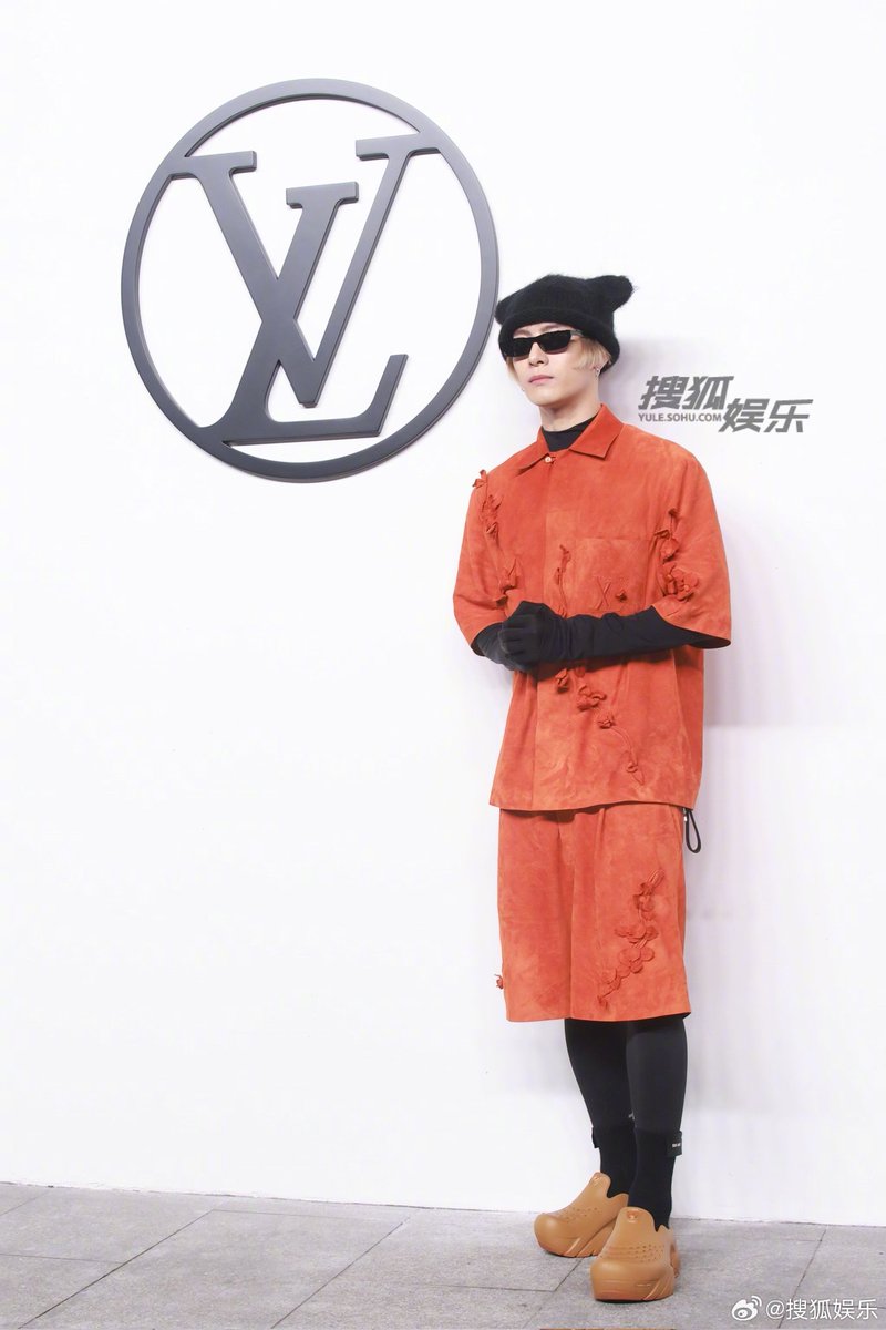 WangJiaErBrazil's tweet image. [#WEIBO] 18.04.24

Atualização de '搜狐娱乐' no Weibo (1/3)

Jackson Wang no desfile da #LouisVuitton #PREFALL2024 Voyager 

#JacksonWangLouisVuitton
#JacksonWang #王嘉尔 #잭슨 #TEAMWANG @JacksonWang852 

_thatha_