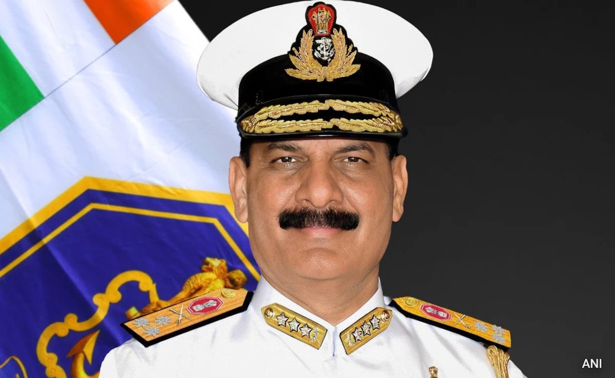 नौसेना प्रमुख एडमिरल दिनेश त्रिपाठी कों अगला नौसेना प्रमुख नियुक्त किया गया है। दिनेश त्रिपाठी 30 अप्रैल कों अपना नया पदभार संभालेंगे. इसी दिन मौजूदा नेवी चीफ आर हरिकुमार सेवानिर्वत होंगे।

#DineshTripathi