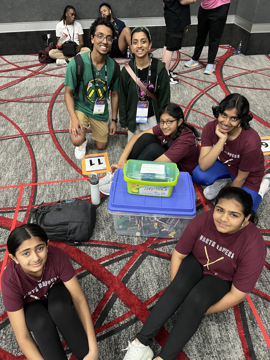 DarthRappers's tweet image. Seeing alum and mentor, brings us cheer,  
Darth Rappers feel warm, when they're near! #FIRSTChamp ⁦@FIRSTweets⁩