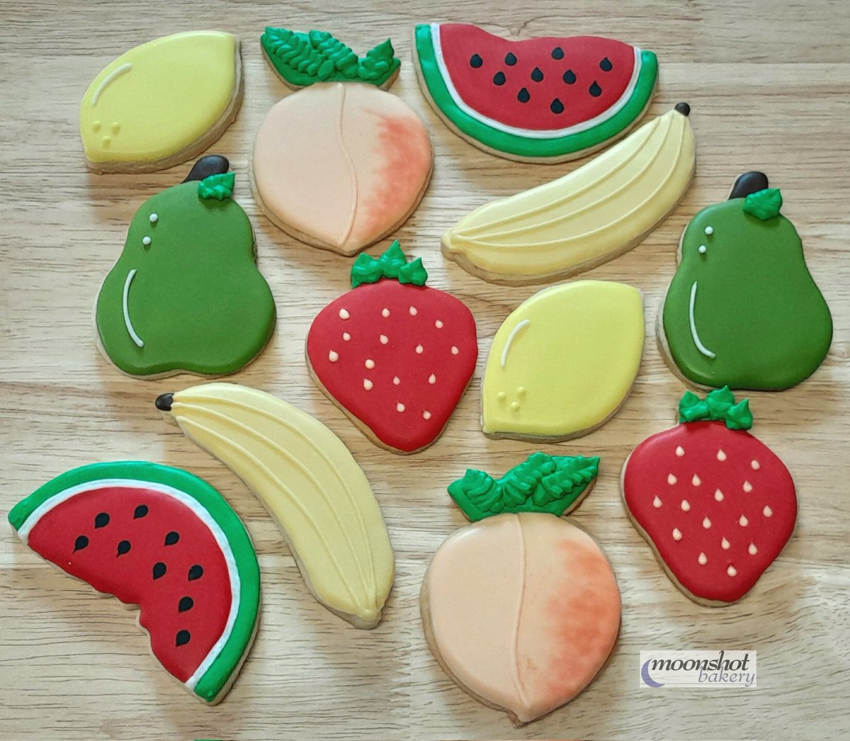 Spring has sprung! Time for some lighter treats. Fruit salad, f'r instance.
.
.
.
#moonshotbakery #cookies #sugarcookies #sugarcookiesdecorated #fruitsalad #baking #bakingfromscratch #springtimetreats #foodielife