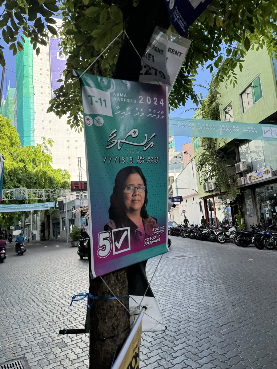 HamnnaA's tweet photo. ފެންނާނެ  ގުޅޭނެ  ޖަހާފަ  އިން  އިރު  5  އަހަރު  މަޖްލިސްގަ  ހުރި  އިރު  ނުފެނޭ  އަދި ކޮންމެ  5  އަހަރަކުން  ވޯޓް  ހޯދަން  ގުޅާނެ https://t.co/Z2jS5wZhc7