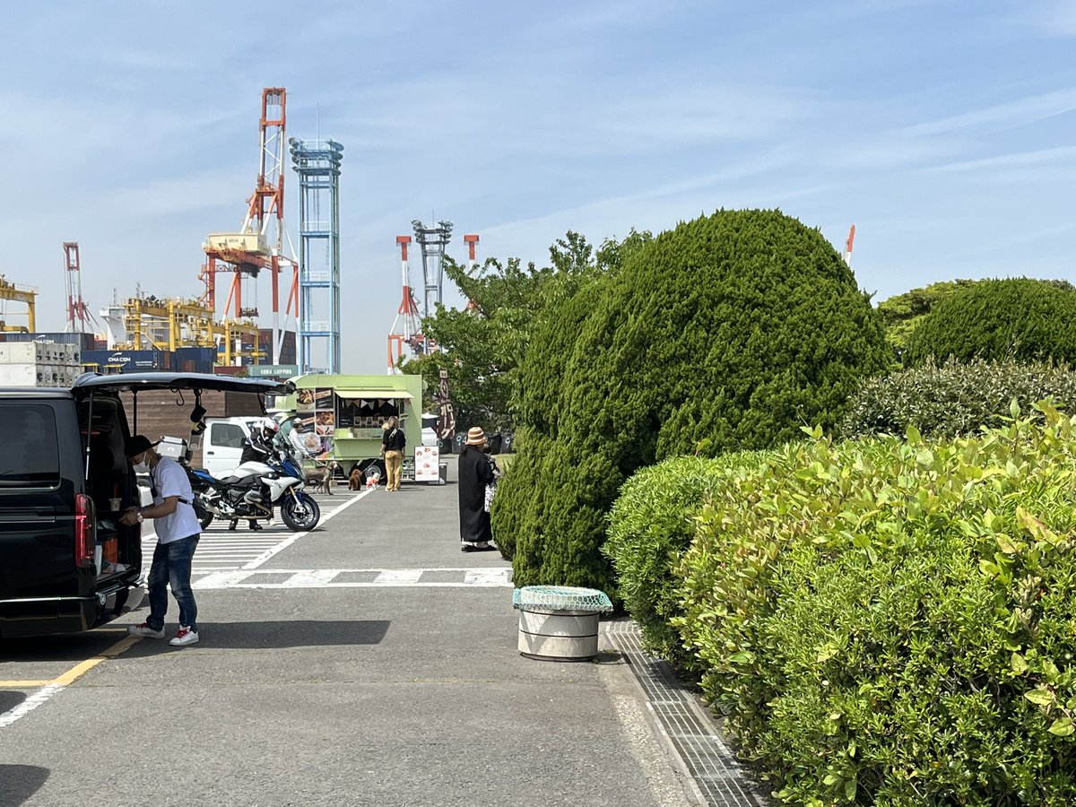 今朝は朝からタケコノ掘りに付き合わされた😵💦 お陰でツーリングはプチツーリングになってしまった💭 な訳で軽く流してます😆 雲行きが怪しいですね🤨 ゲリラ豪雨になる前に帰宅するとしますか💨（安全運転）