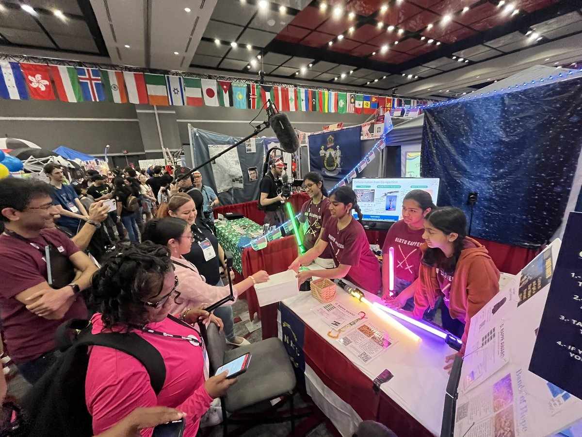 DarthRappers's tweet image. Girls with sabers, telling their tale,
Innovation and teamwork, they never fail.
Cameras rolling, capturing the glow,
Darth Rappers' story, let it flow
#FIRSTChamp @FIRSTweets