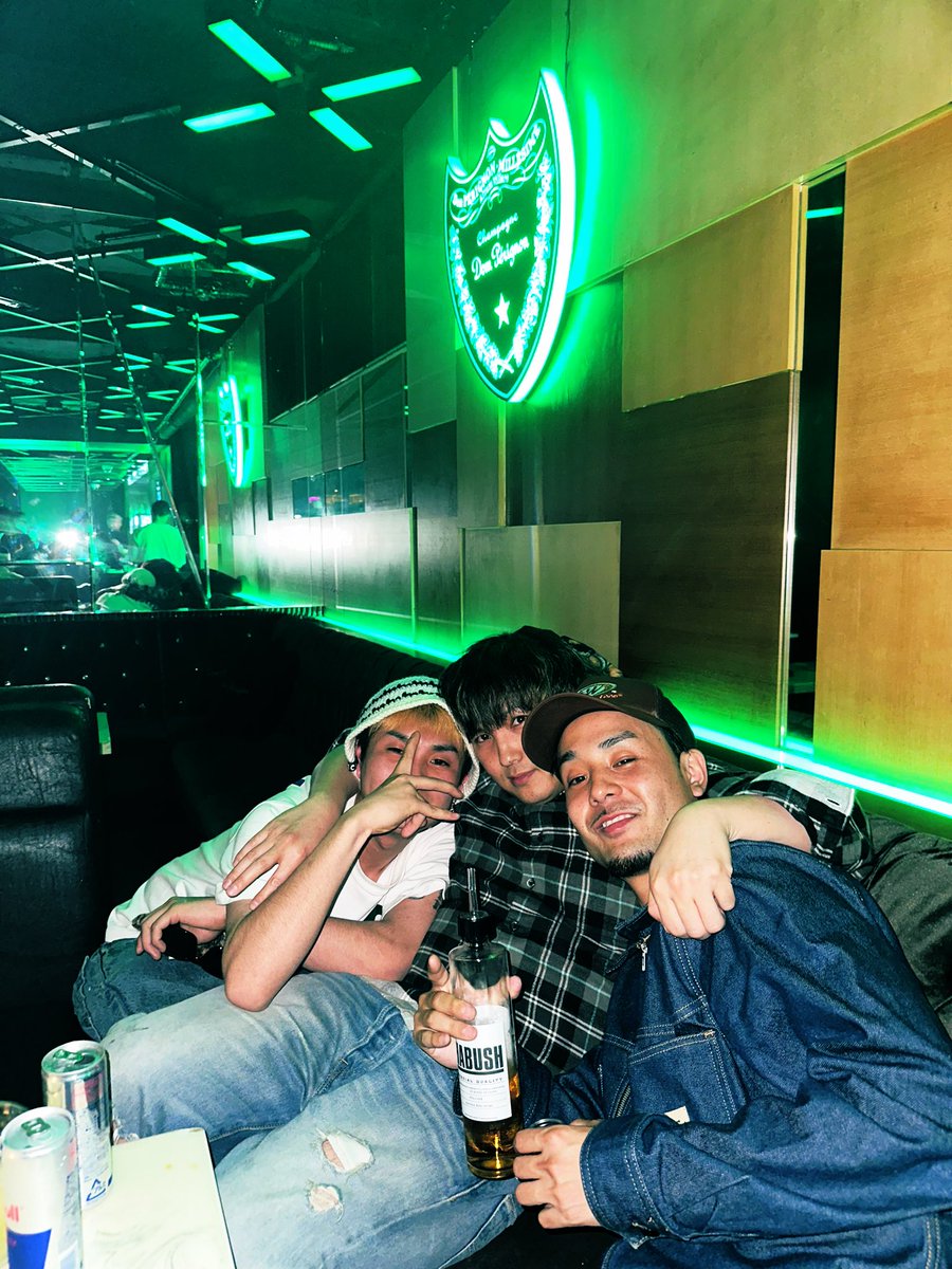 ROXKRATES's tweet image. 今日もゲストと身内を
しっかりお酒で潰してしまった

ハブ酒縛りだったからかもう元気🐍🥃
今週は1週間沖縄ナイトだったな
Kitsune Kyoto お疲れ様でした👏

#Kethug #TOMi