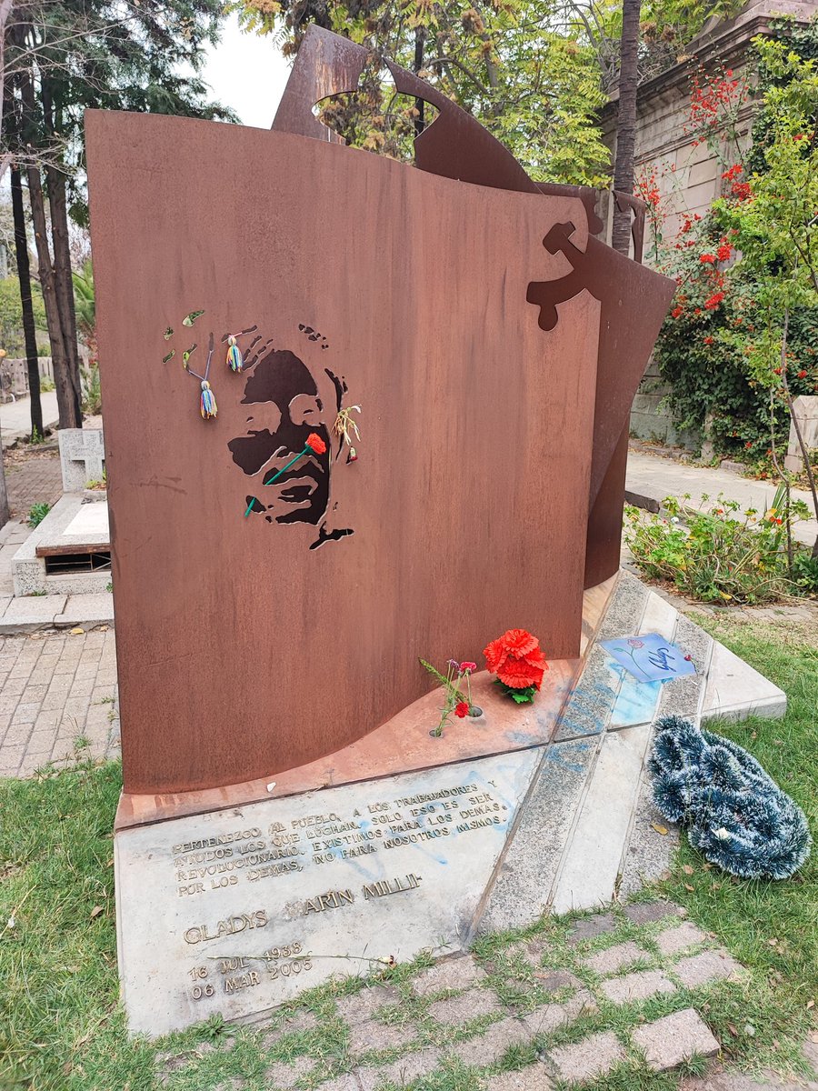 cespedesnelson's tweet photo. La historia los une #gladys #salvador #cementeriogeneral https://t.co/NlrleLFovj