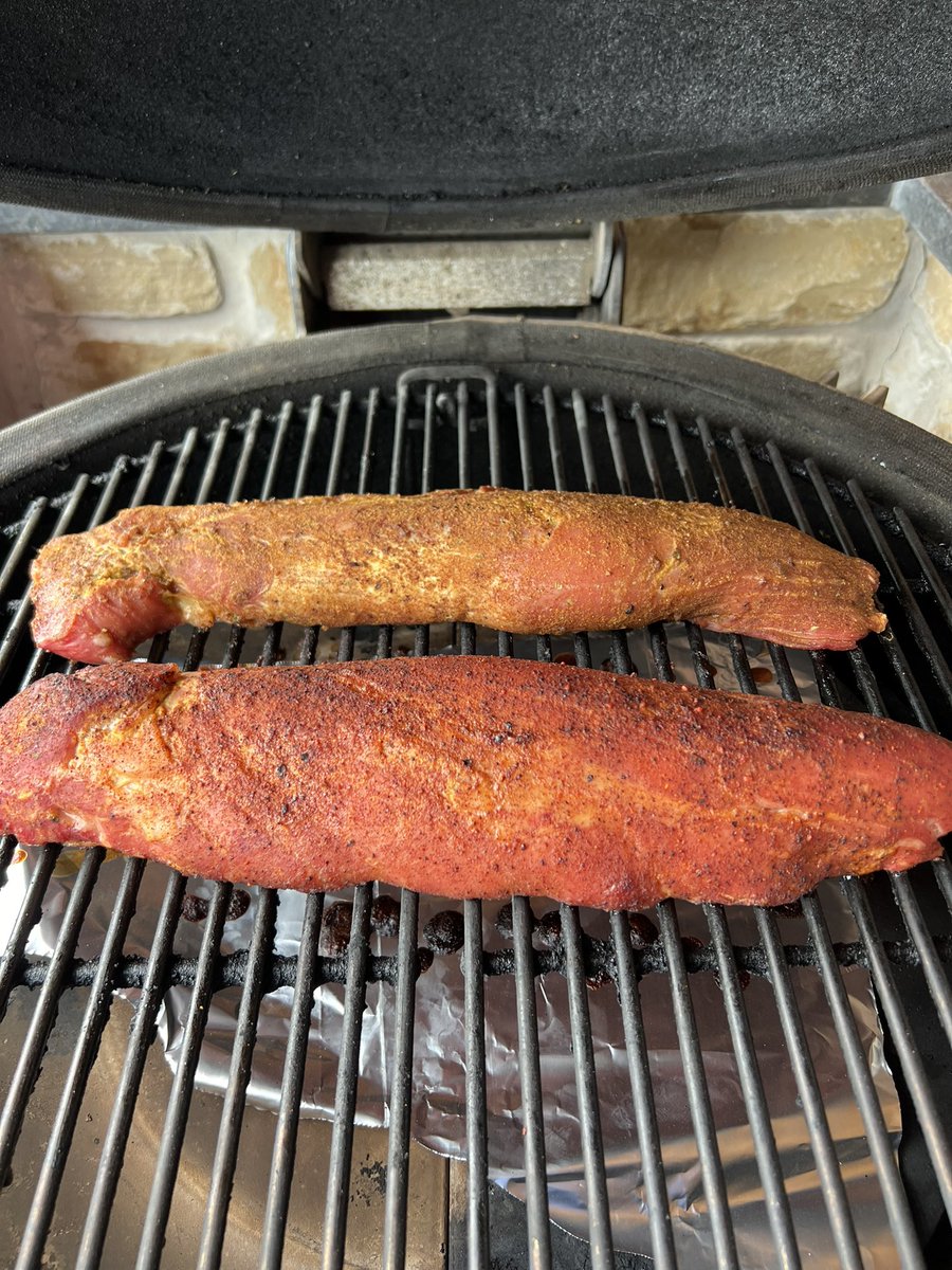 Englander_Sleep's tweet photo. Smoked pork loin! @MeatChurch rubs smoked on @KamadoJoe #TGIF https://t.co/L0YMf3Ollc