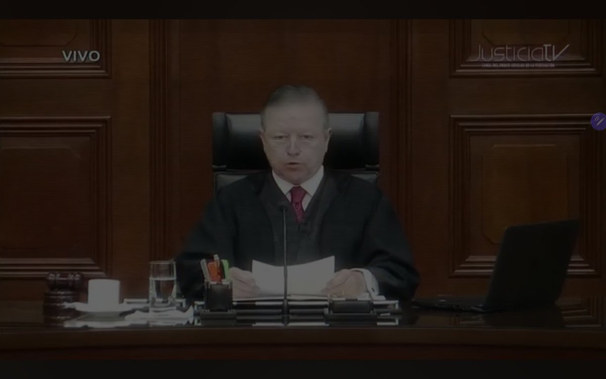 jorgegogdl's tweet photo. Hilo🧵 de la investigación  @yohaliresendiz en su canal de youtube sobre los sobornos que recibía el ex ministro Arturo Zadivar. Publicando conversaciones y audios donde @ricardomraphael habla del "Mero mero", mientras pide favores a él y al fiscal Gertz. #ElMeromero https://t.co/9RRvwhNRIV