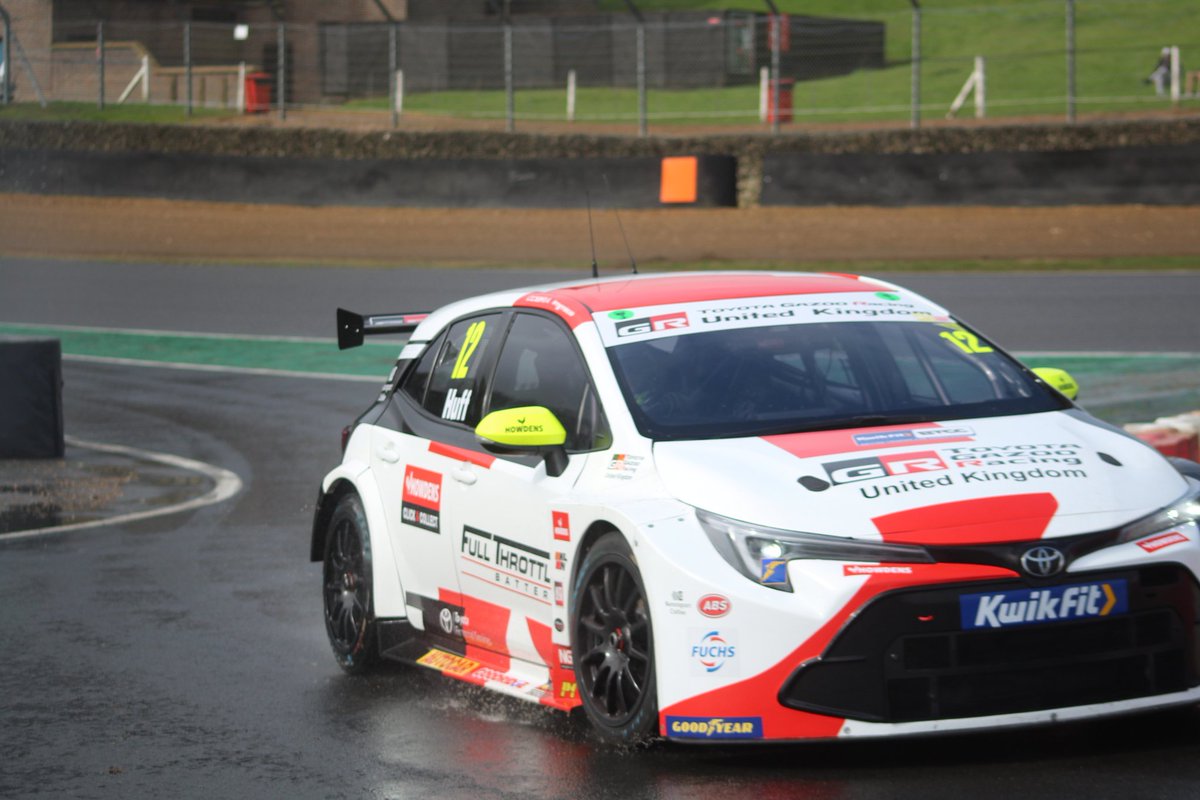 Warren_S_Nel's tweet photo. @SpeedworksMS @Huffsport @andrew_watson11 @HowdensJoinery @FullThrottleAGM @ToyotaUK @BTCC @FUCHSLube_UK @TengToolsUK Here's a couple more team. Taken on my Canon 1300D.

Andrew is on the back straight of the Brands Hatch Indy circuit and Rob is coming into the Pit complex.
#BTCC #gospeedworks https://t.co/V6cYUgDOoU
