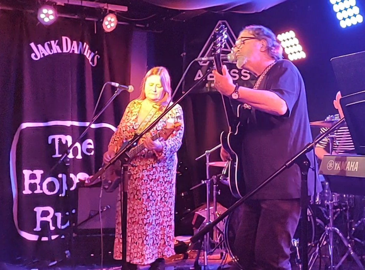 First on at the Hope & Ruin Brighton tonight were Oldfield Youth Club -3/4 of 80-90s band Last Party - who despite breaking a string mid-set were able to deliver a very very entertaining set. @lovethyneighbr @OYCofficial @thehopeandruin