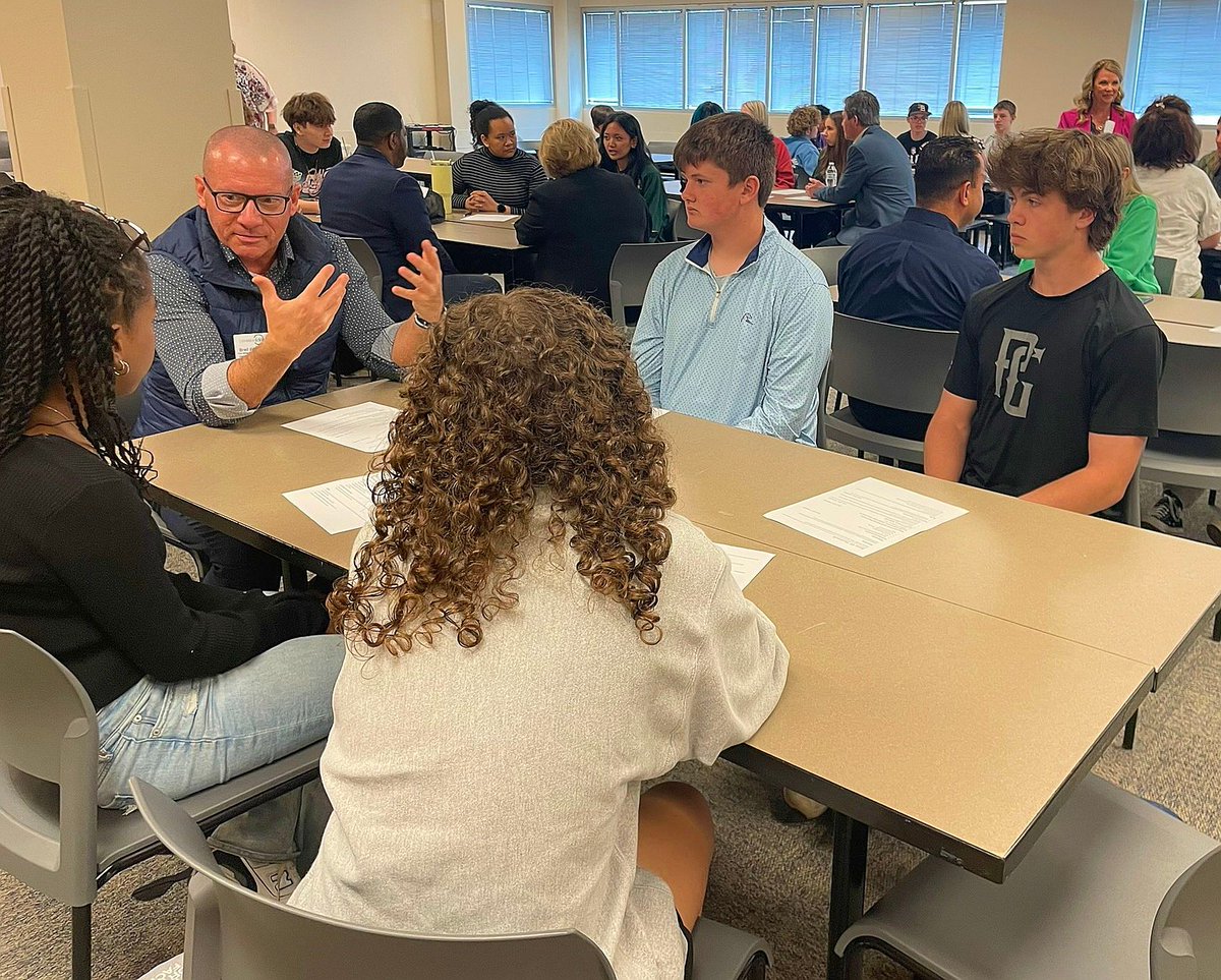 Students from Downers Grove North &amp; Downers Grove South had the opportunity to network and connect with local business leaders as part of the final session of the Attainable Futures program.

#99learns #DGSPride #WeAreDGN