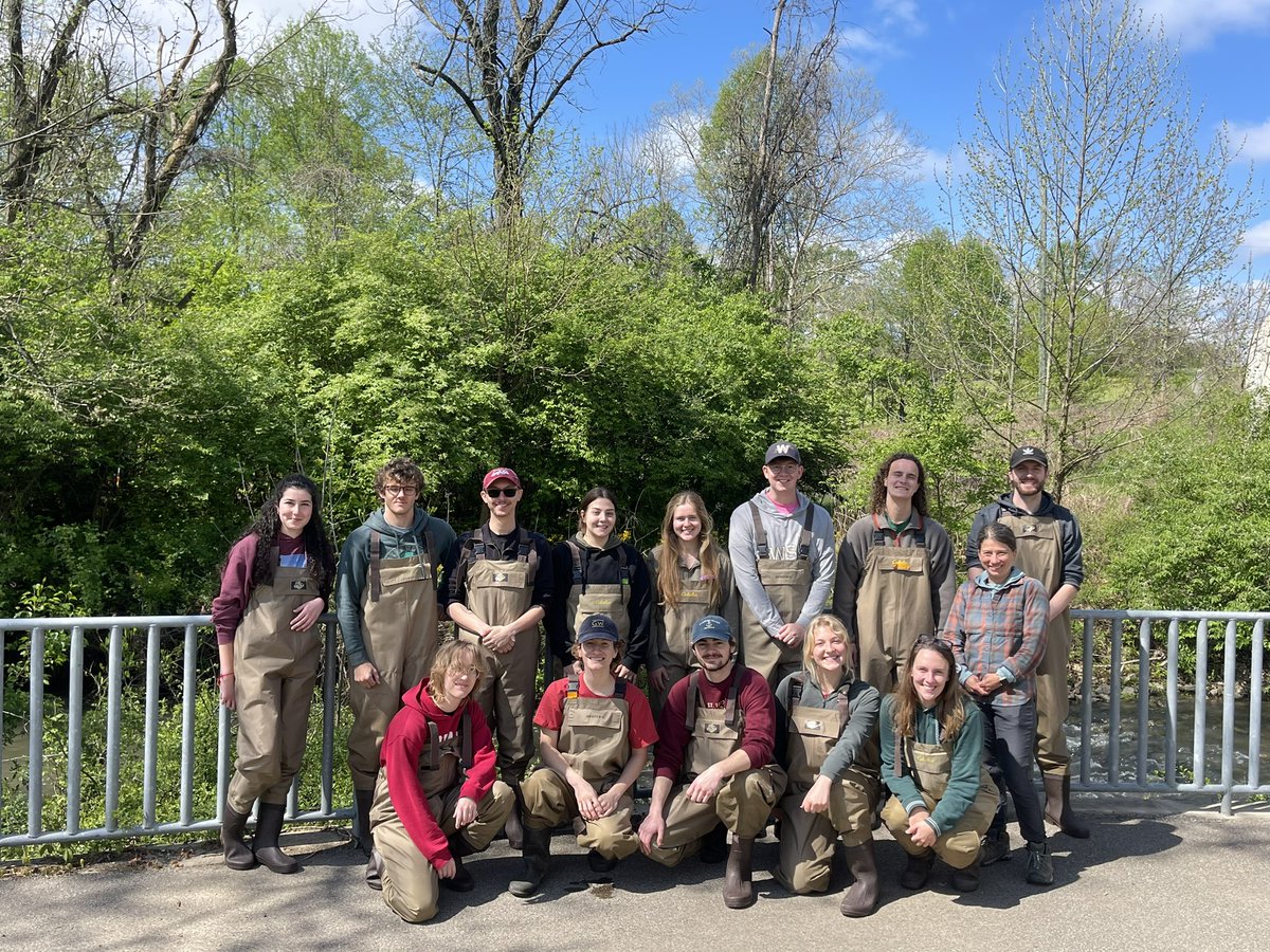 #fieldlabfriday our last one for the semester and one of the best! Electrofishing with <a href="/idemnews/">Indiana Department of Environmental Management</a> bringing experience and knowledge to our students everyday! <a href="/IUONeill/">O'Neill School of Public and Environmental Affairs</a>