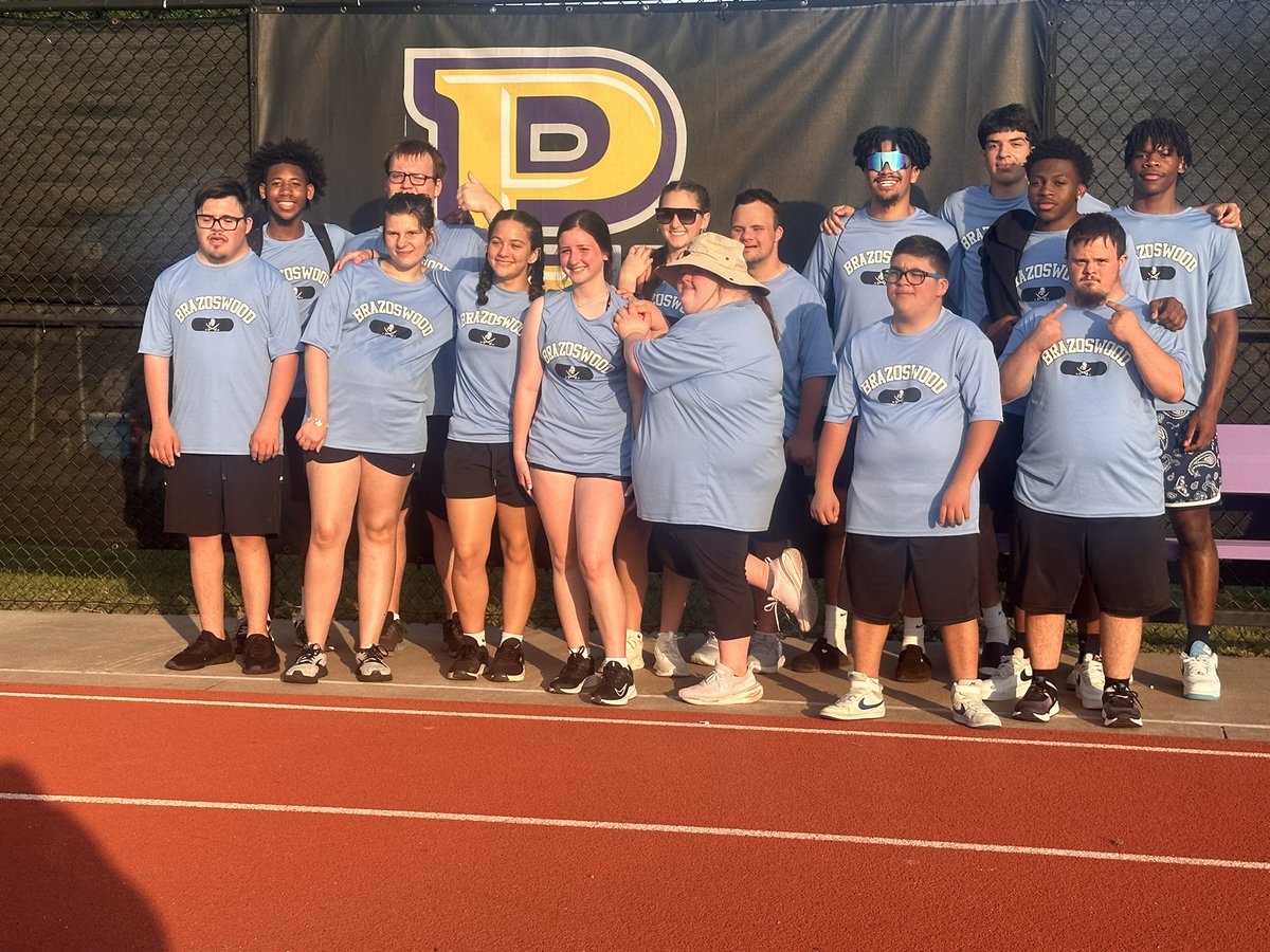 BISDCharacter's tweet photo. So proud of our Brazoswood Leadership Council kids and the job that they did at the Regional Unified Track Meet. They are great role models, encourages, and showed great sportsmanship to all the participants. https://t.co/Ld449W1O62