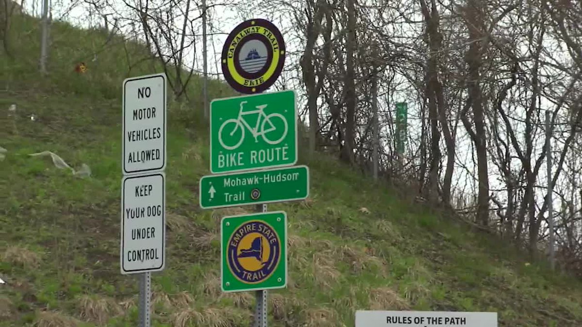 WTEN's tweet photo. Police investigating #homicide on Mohawk Hudson Bike Trail in #Menands https://t.co/S7vybd60PA https://t.co/afjSnMxiPN