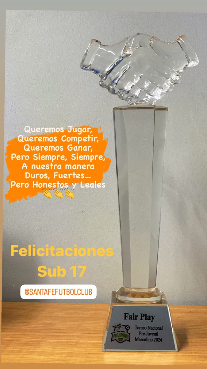 aletrionfini's tweet photo. Hacerlo al límite, esforzamos al máximo, no dar nunca nada por perdido… pero con banderas que no se negocian. No es forma de labor… es forma de vivir.
Felicitaciones Sub 17 @santafefc2 https://t.co/KhOgem04g3