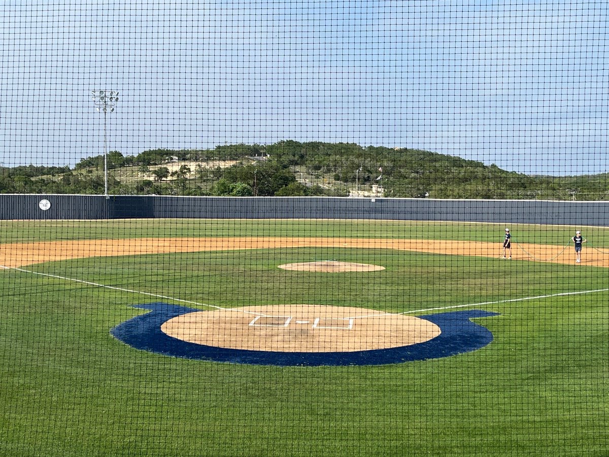 Made it out to Bulverde for Champion Smithson Valley part 2. Rematch of 2023 R3 series won by Champion. For live updates please reach out to my agent for details & fees. @TxHS_Baseball @5ATxHSBaseball @DustinLMcComas @SABaseballCoach @ChargerBSB @gage_goldberg1 @B_Woody5