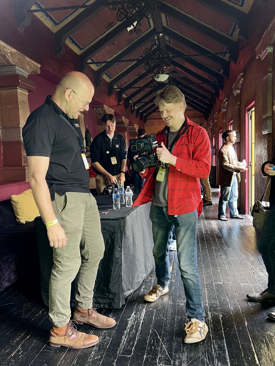 Eliot Mack shows Ian Hubertz Lightcraft Cine at the #blenderconference. Ian analyzes VFX on Corridor Digital's hugely popular web series. Ian's own web series Dynamo Dreams can be found at his YouTube channel. youtube.com/@IanHubertz
#blender3d #blendercon #bcon2024 #bconla24