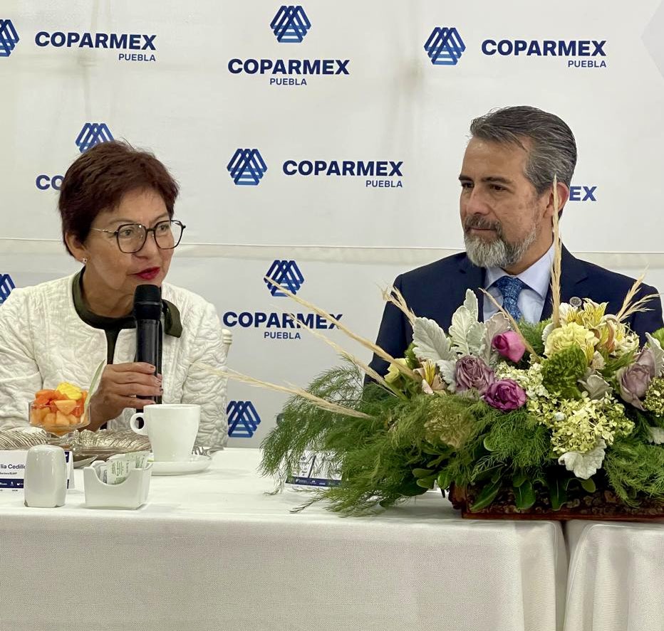 CoparmexPdtePue's tweet photo. Honrados con la presencia de la Rectora @LiliaCedillo_ hicimos la presentación en sociedad de #Intelligentia. Momento esperado por casi 3 años.
#Intelligentia es un modelo de innovación y desarrollo a partir de la colaboración entre universidades y sector empresarial, con el objetivo de convertir a nuestro estado en el epicentro de la innovación y el emprendimiento de base tecnológica y trasladar este conocimiento práctico a las aulas.
En conjunto con la @BUAPoficial y bajo el liderazgo de #YgnacioMartínezLaguna, @eugenioyarce y @nicorofa hoy vemos materializado este sueño.
El compromiso y generosidad de las distintas universidades, investigadores, empresarios y organizaciones del sector empresarial participantes es el motor que impulsa este gran proyecto.
Gracias a todos por hacerlo realidad, y cierro citando a mi querido @RectorUPAEP : “Hacer con otros y para todos”