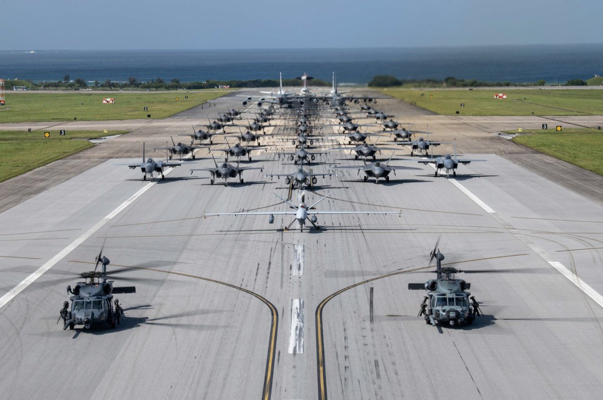 Walking the walk 
@ForcesPacific & @USPacificFleet showcased an array of advanced forward-deployed aircraft to support operations to deter aggression in the #FreeAndOpenIndoPacific as part of an elephant walk @KadenaAirBase, recently.

📸 A1C Alexis Redin
@USForcesJapan