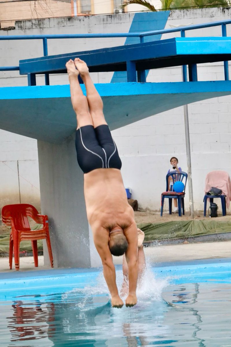 Nos vinimos al Polideportivo Las Delicias para acompañar este hermoso Campeonato Nacional de Natación Artística 2024, con la participación de 9 estados, seguimos impulsando el deporte para nuestros niños y niñas, como lo ha orientado nuestro Presidente @NicolasMaduro