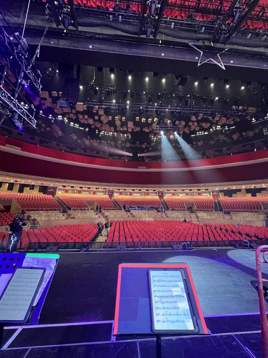 hard rock Hollywood #GloriaTrevi 🎺🎵✨