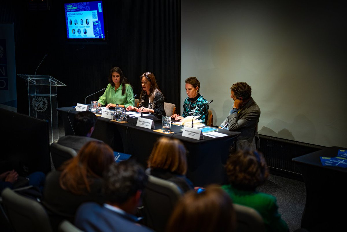 📍 Desde Santiago de Chile | Lanzamiento para América Latina y el Caribe del Informe Mundial sobre #DesarrolloHumano 2023/2024 🌎 El emblemático reporte fue presentado por @PNUDLAC en la Sede de @cepal_onu esta semana 📚 t.ly/vBviV