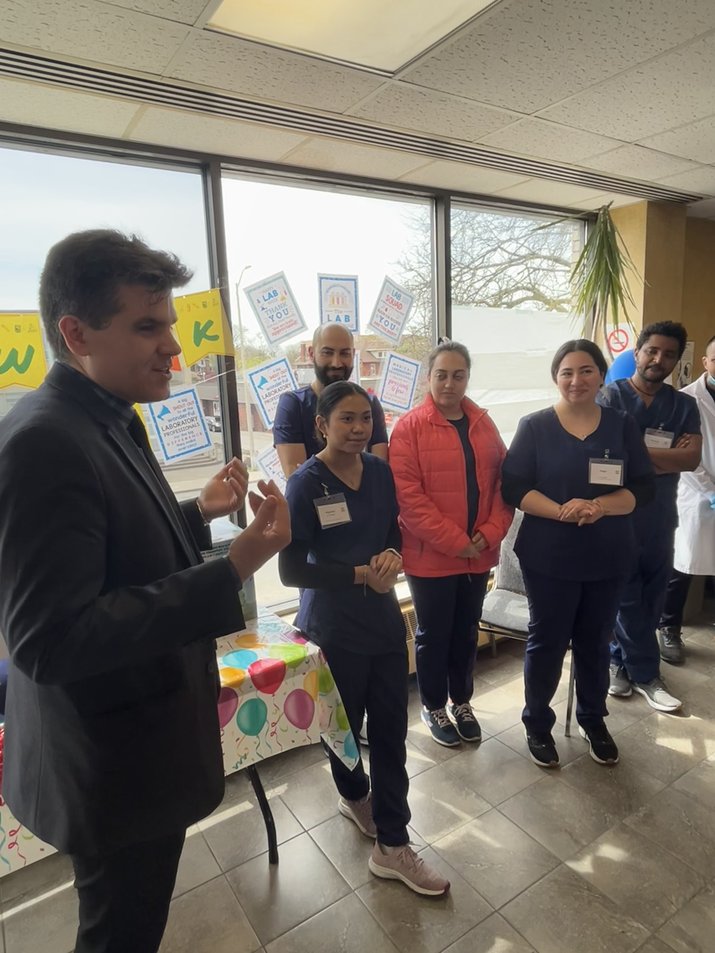 AndrewDowieMPP's tweet photo. It was great to join the employees of Medical Laboratories of Windsor in celebration of #MedLabWeekON this week!
Thank you to Jennifer, Darren and to all of the professionals here working hard to get us a better understanding of what ails us and set us on a path to treatment! https://t.co/K6n9vBb67p