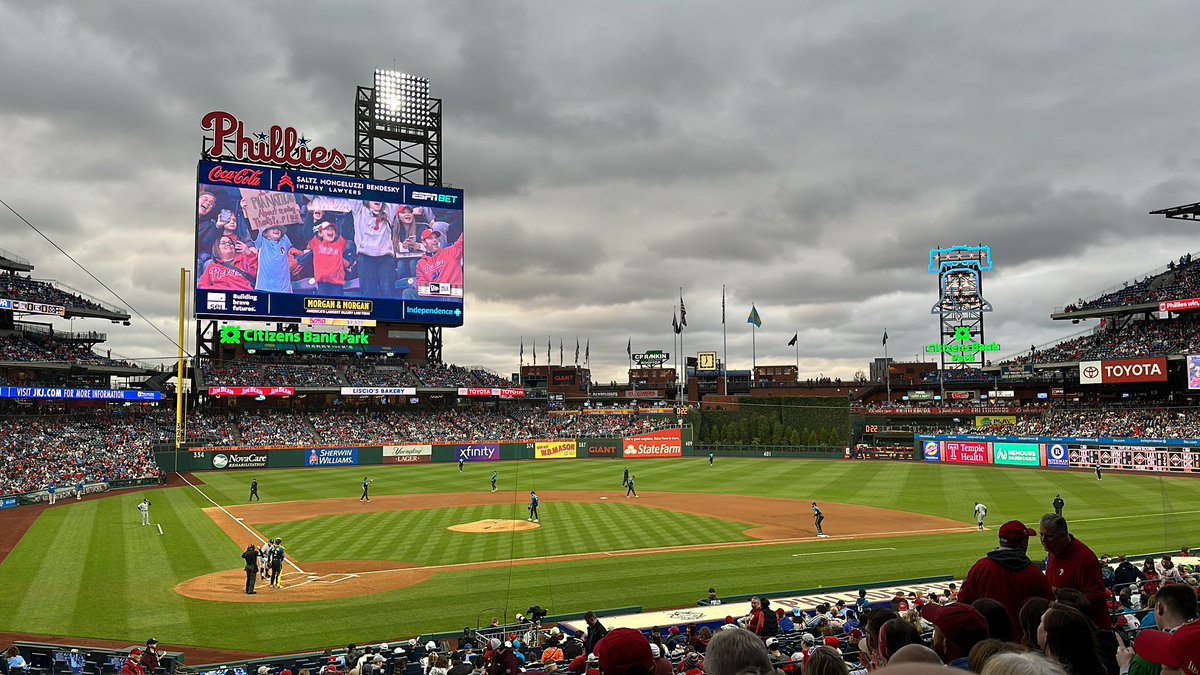 snikiddyschmeow's tweet photo. no big deal, just high-fiving Alec bohm’s parents #Bohmrun #Phillies #RingTheBell https://t.co/MTk6CSlkuR