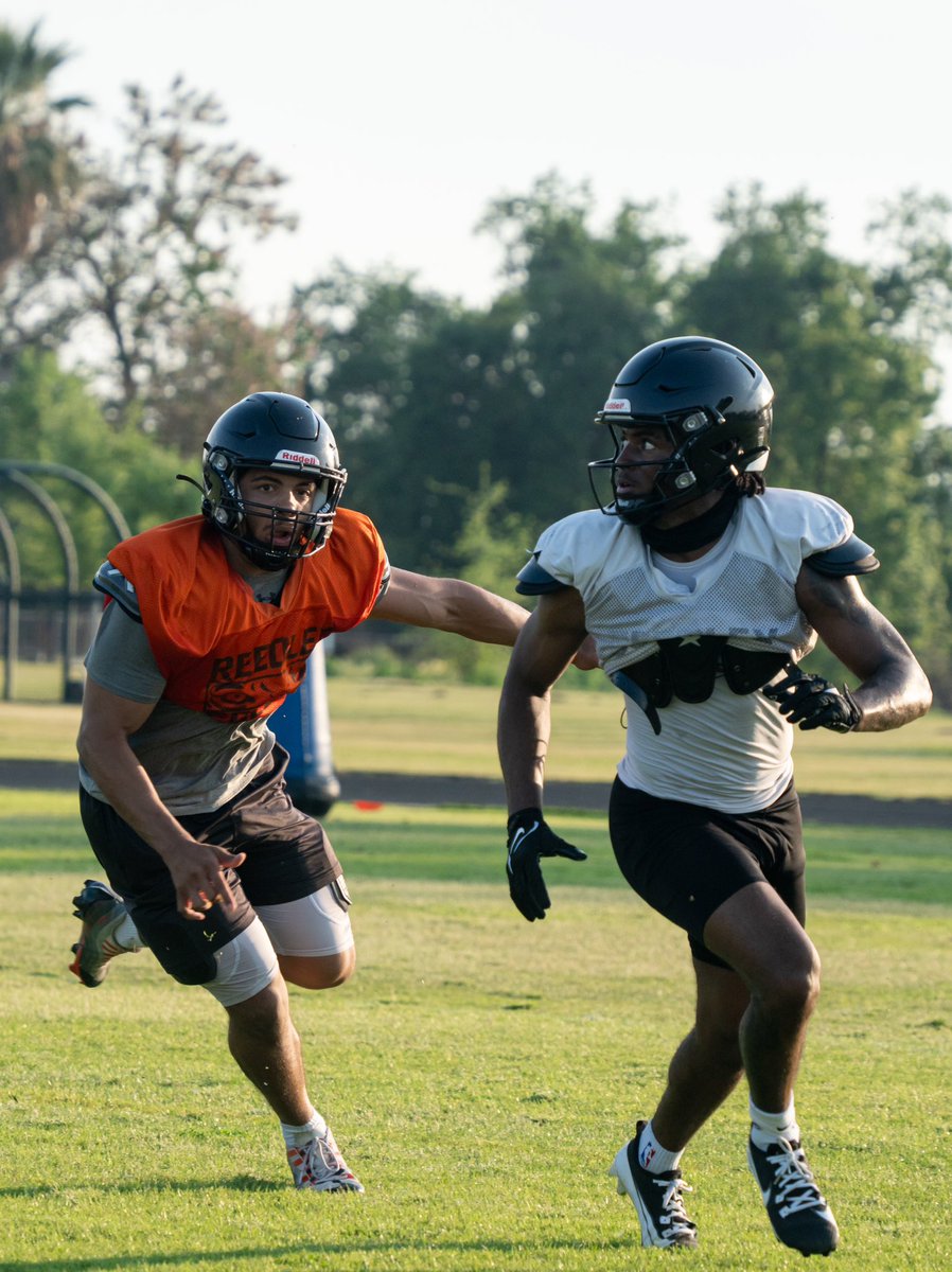 ReedleyCFB's tweet photo. The 🐅’s brought yesterday’s Practice environment to a different level! Growth &amp; Development is being made daily. It was a Great week to be a 🐅! #RcCulture 🐾🐾 https://t.co/rpHrMy6GE0