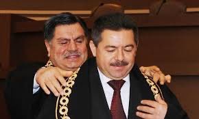 Bedeli siz değil, meslektaşlarınız Alparslan Altan ve Erdal Tercan ödedi Zühtü bey. Hala daha hapiste ödemeye devam ediyorlar. Siz de koltuğunuzdan onlara yapılan hukuksuzluğu izlediniz. Sesinizi çıkarmadınız. Vicdanınız gerçekten rahat mı, çok merak ediyorum. <a href="/AYMBASKANLIGI/">Anayasa Mahkemesi</a>