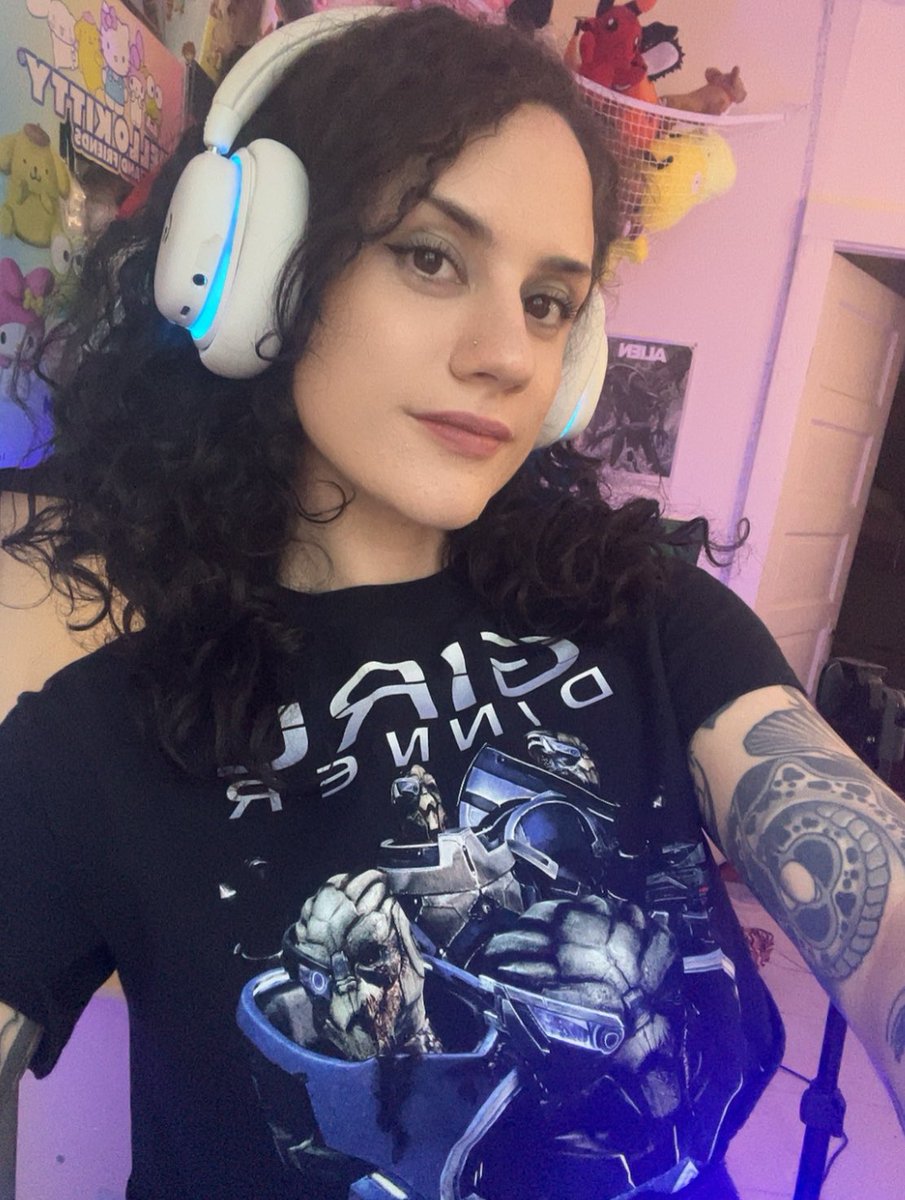 It’s Friday night and that means we’re continuing our first time playthrough of Mass Effect! Let’s hold hands with Garrus 😌 I’m live, 🔗 below!