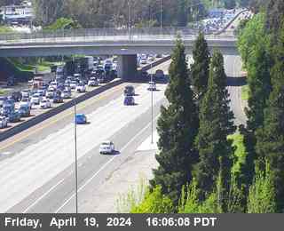 #SanRamon heading southbound on #Interstate680 there's a heavy slowdowns due to a possible incident at Bollinger Canyon Rd. If you see anything blocking the roadways , you can always call the #KCBSPhoneForce 415-391-5227 and fill us in. #KCBSTraffic 📸:Caltrans