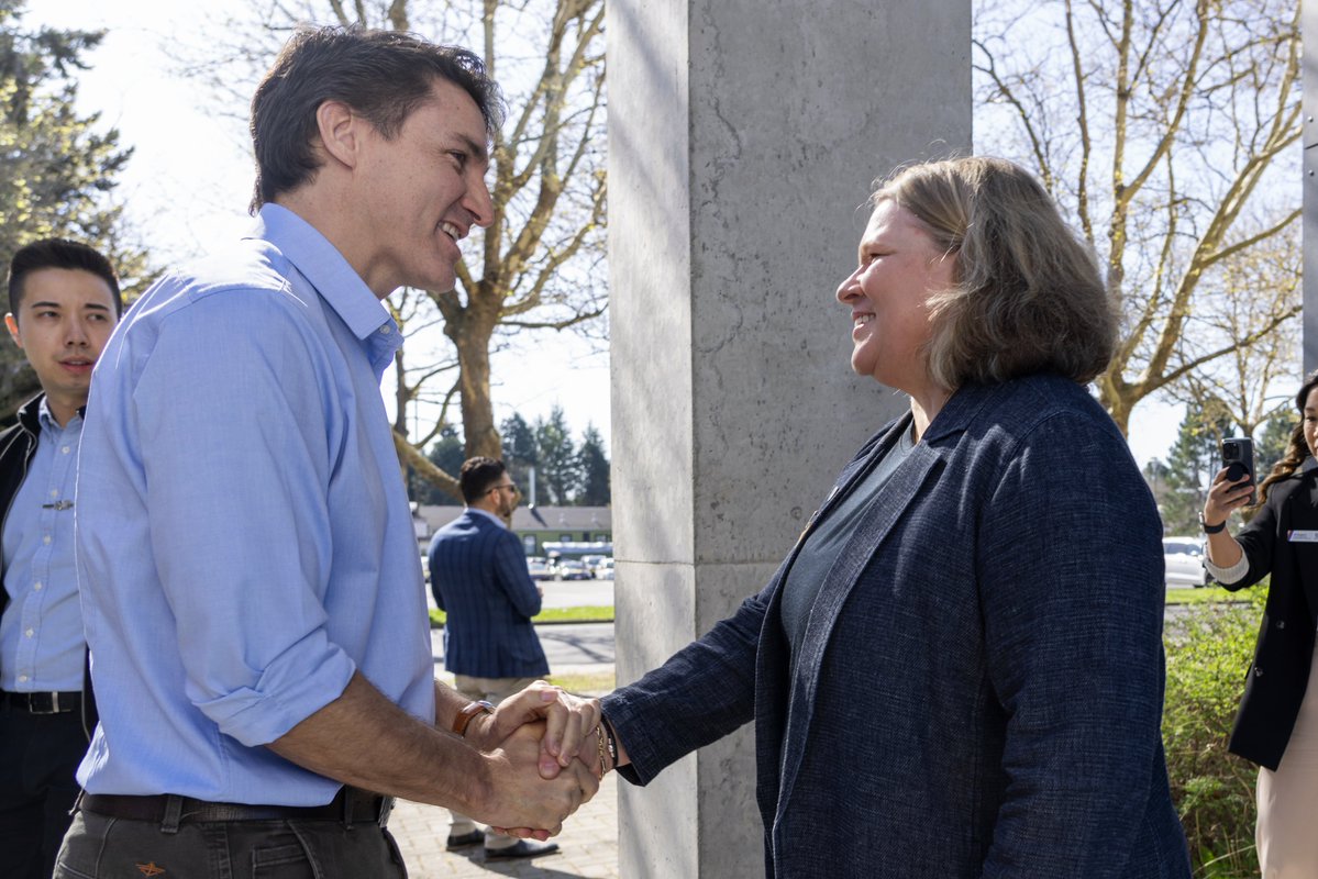 Today, we welcomed Prime Minister Justin Trudeau and the Hon. Terry Beech to celebrate new federal investments in research. He recognized #UVic as a top-tier university and met with students and researchers, who represent the lifeblood of our rapidly growing research enterprise.