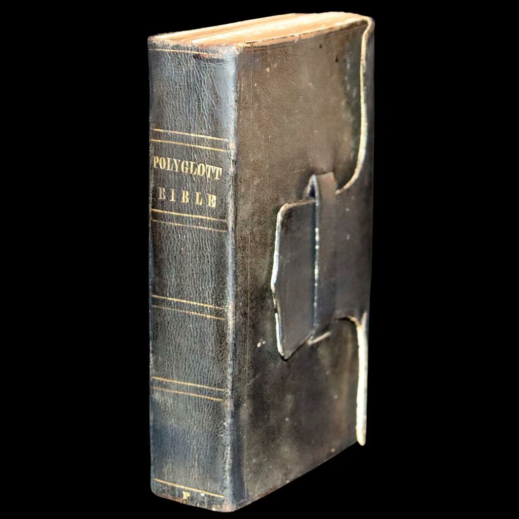 mflibra's tweet photo. Discover the charm of the 'Portland Holy Bible' (1852), an early edition encased in a wallet binding.https://t.co/IDyEoWLQU7
This rare find merges the comprehensive texts of the Old and New Testaments with practical elegance.
#HolyBible #WalletBinding #MFLIBRA #BookWithASoul #OwnAPieceOfHistory #AntiqueBibles