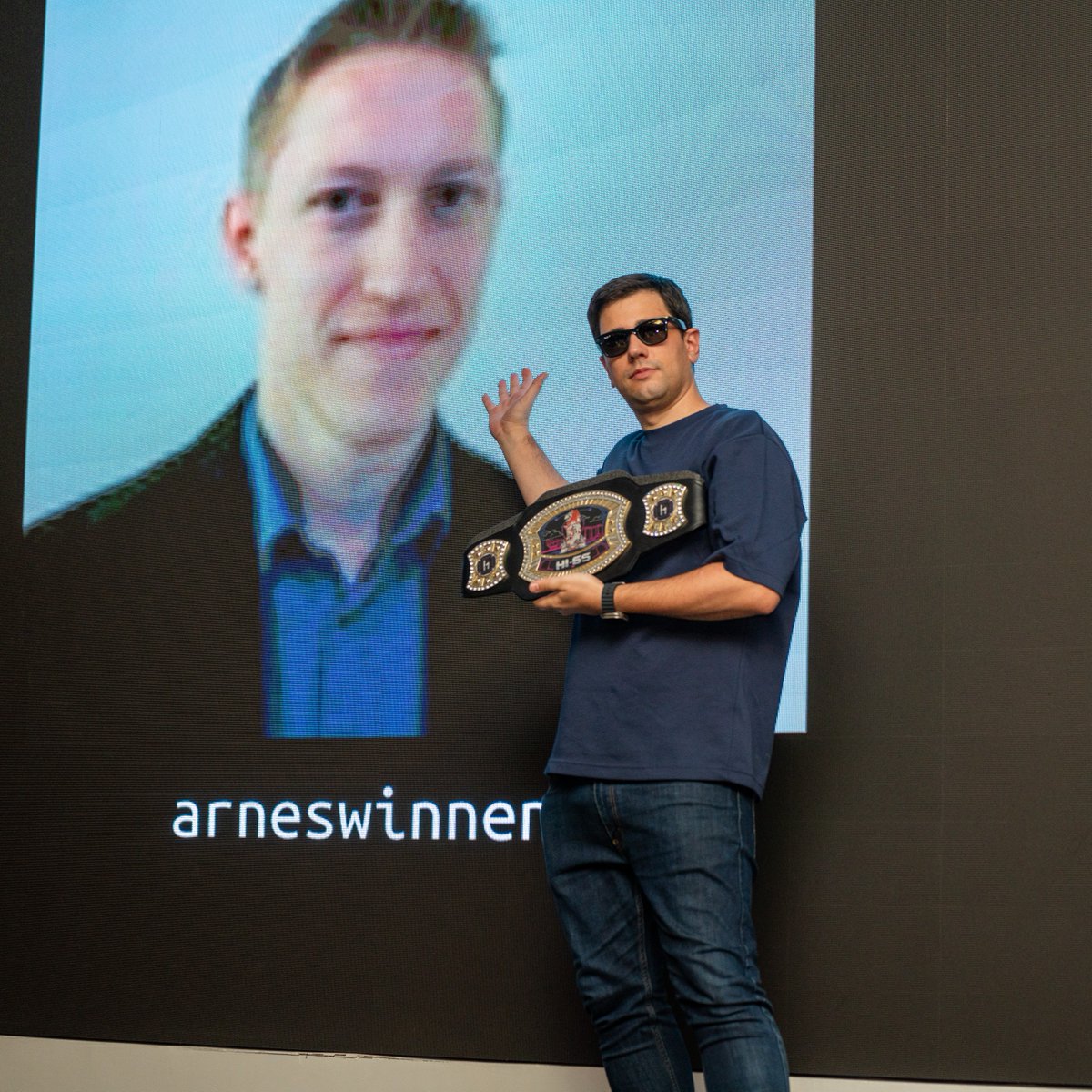 HackerOne tweet media