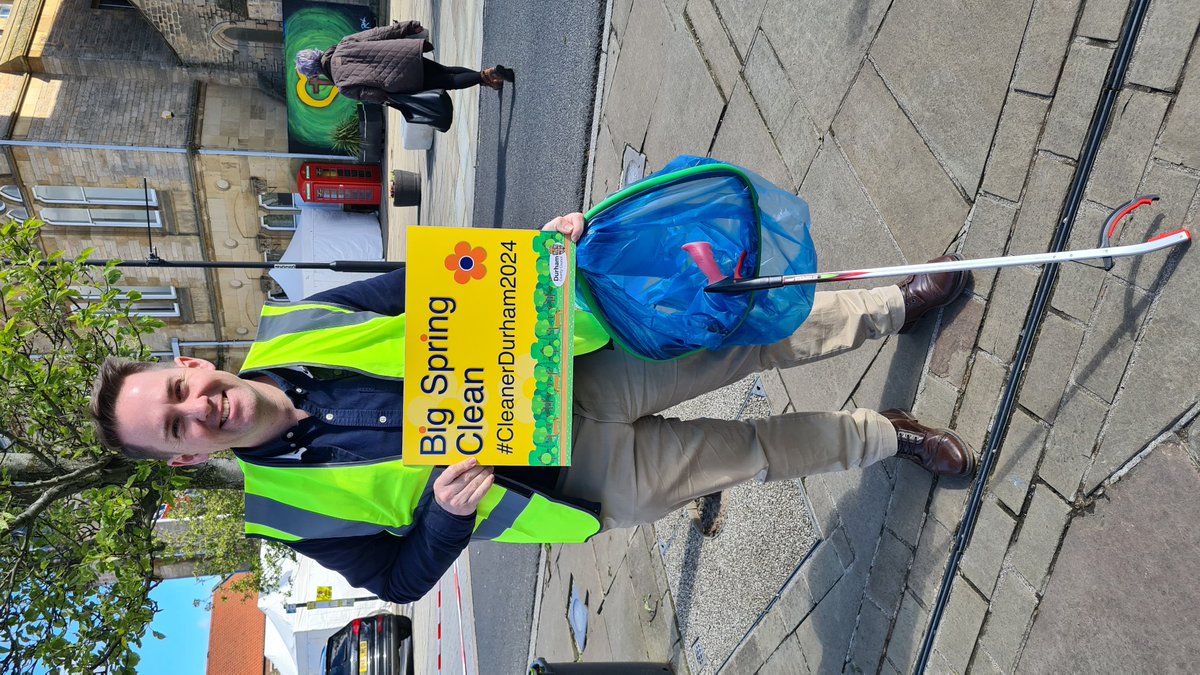 Lovely sunny morning with #BigSpringClean getting everywhere tidy to welcome thousands of people to our town this weekend for #BishopAuckland Food Festival. 

#PrideInOurCommunity