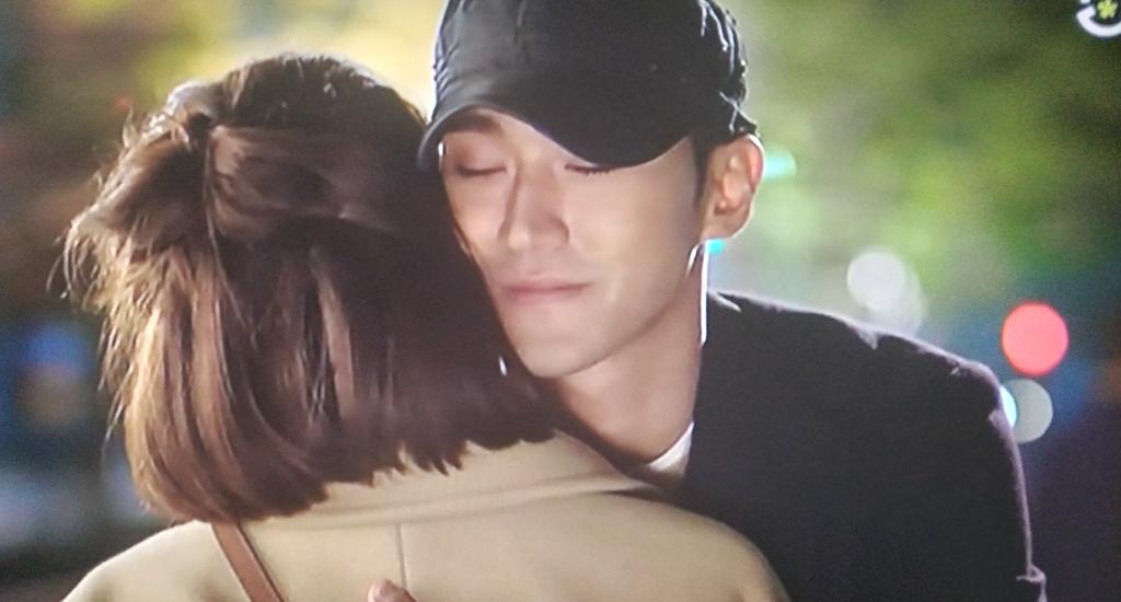 cloud_1984_'s tweet photo. Adiós reportero kim 💕

#SiwonEnEl5 
#EllaEraBonita 
#SUPERJUNIOR https://t.co/tSpqgYDAJR