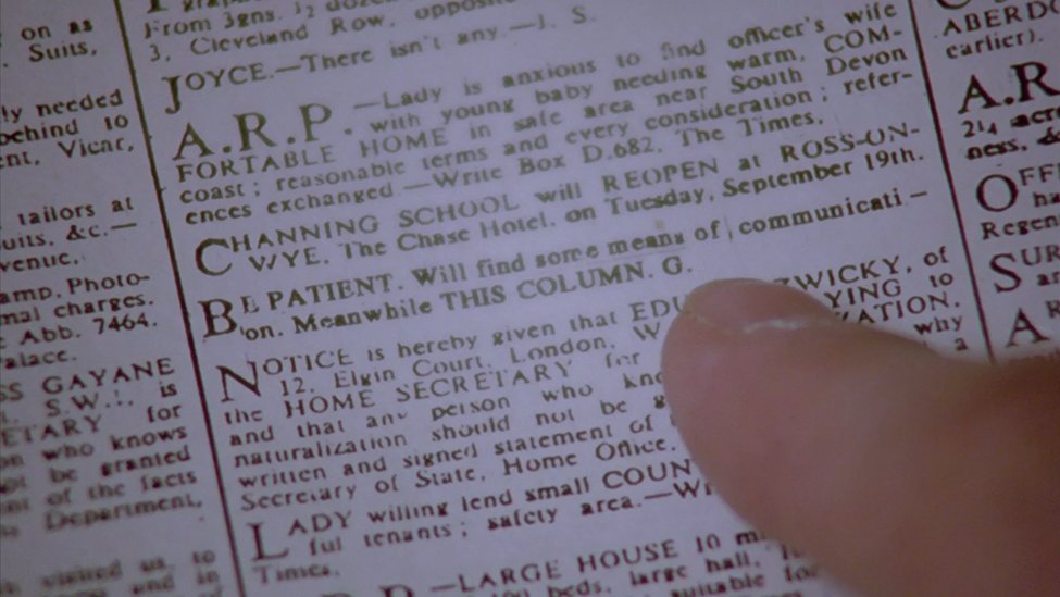 TVFilmRewatch's tweet photo. (cont) a stage machinist who's been in hiding. Watson's visit has unintended consequences as Enrico's killed at the theatre. Sherlock+Watson realize the lodger communicates via secret messages in the newspaper, signed "G". Mr. Warren's kidnapped but released. It turns out the 2/4 https://t.co/IkY6zWLPIe