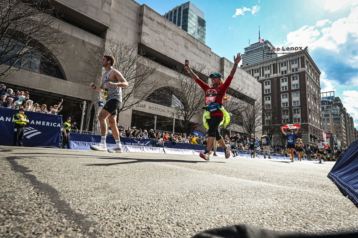 Some highlights of @bostonmarathon 2024.  
Crowds were so fun and that last pic is one of my all time faves… The ending was hard-earned this year! 💙🦄🫶🏽

#BrooksRunningCollective 
@brooksrunning